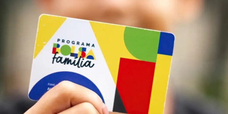 Bolsa Família é suspenso na hora quando a renda por pessoa ultrapassa R$ 218?