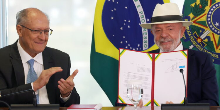 Nova lei aprovada por Lula exige que empresas realizem mudança dentro de dias