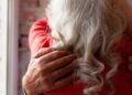 Pessoas que chegam aos 70 anos e se sentem descartáveis para os filhos podem sofrer impactos profundos, segundo a psicologia