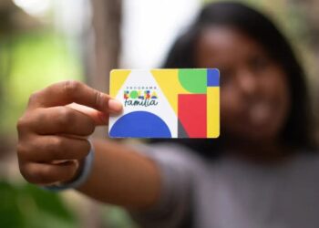 Membros do Bolsa Família podem trocar para benefício que paga R$ 1.621 mensais