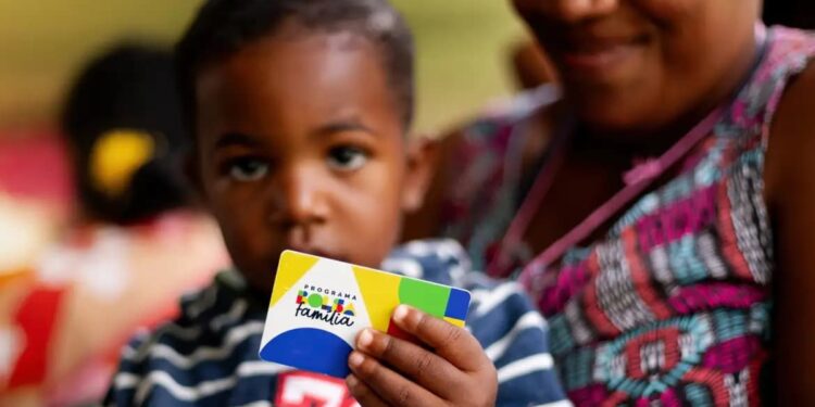 Membros do Bolsa Família que possuem direito a R$ 150 adicionais em maio