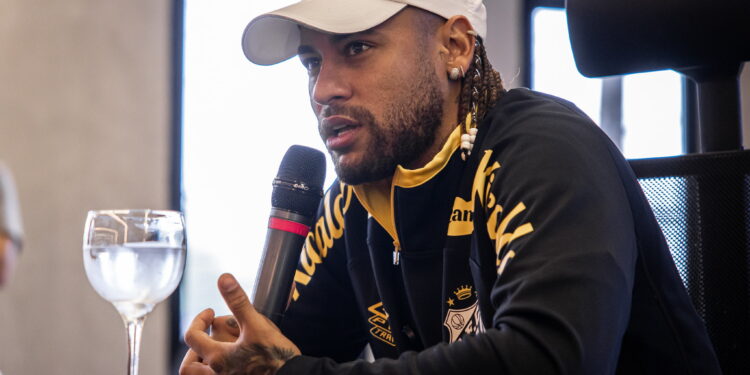 Enquanto Neymar se desentende com o filho, Robinho pai deu conselho precioso ao camisa 10 do Santos