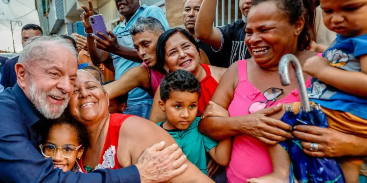 Quem recebe Bolsa Família consegue ficar livre de 3 contas mensais