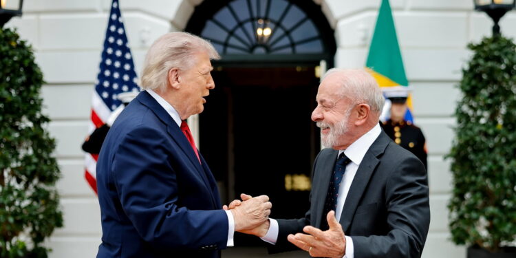 Enquanto Lula tem R$ 7,4 milhões, fortuna de Trump é de arregalar os olhos