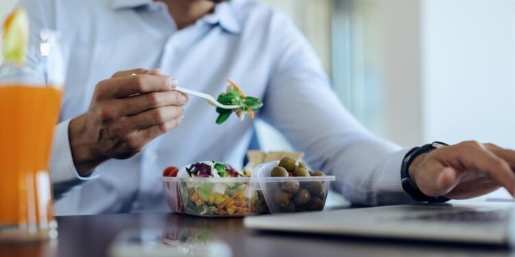 Horário de almoço com duração de 2 horas foi aprovado no Brasil