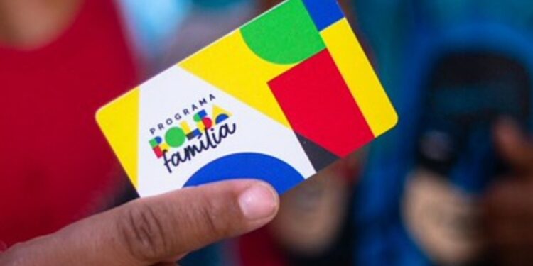 Brasileiros podem trocar o Bolsa Família por outro benefício mensal de R$ 1.621 em maio