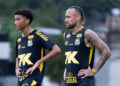 Enquanto Neymar ganhava R$ 1 milhão aos 18 anos, Robinho Jr recebe bem menos no Santos