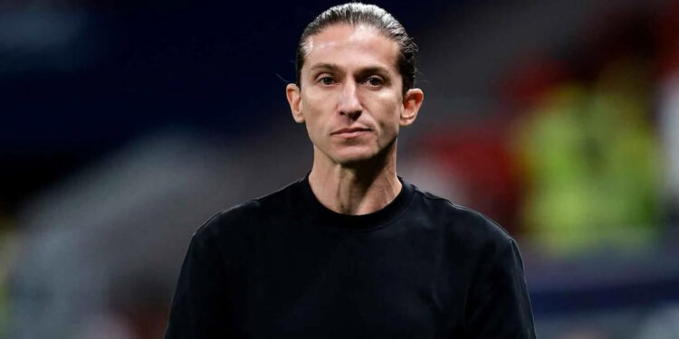 Filipe Luís tenta conseguir licença o mais rápido possível para treinar clube inglês
