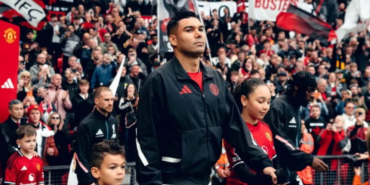 Jogador do Brasileirão é tratado como substituto de Casemiro no Manchester United
