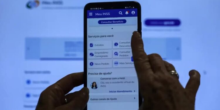 Novo modelo de bloqueio do benefício gera alerta para aposentados do INSS
