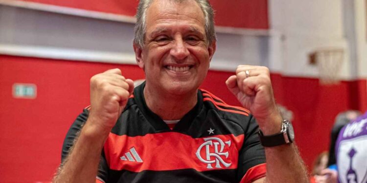 Flamengo aceita pagar mais que o Palmeiras para fechar a contratação de Danilo