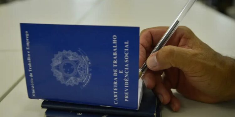 CLT permite e tempo de intervalo dos trabalhadores pode cair para 30 minutos