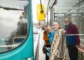 Todo idoso com 60 anos ou mais têm direito a transporte público gratuito?