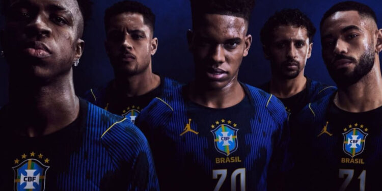 Brasil usou primeiro camisas azuis do que amarelas em Copa do Mundo