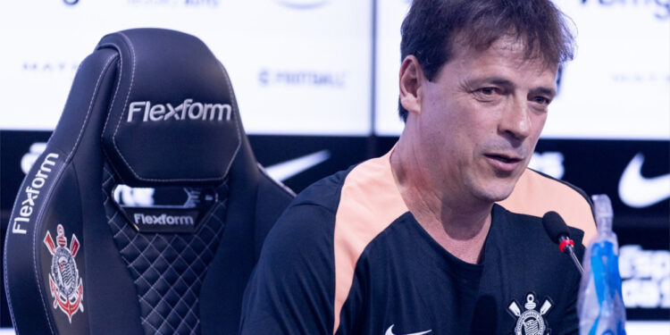 Pacotão com 4 reforços será entregue pelo Corinthians a Fernando Diniz