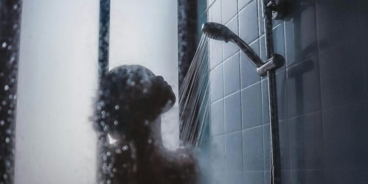 Adeus, banheiras e chuveiros: nova máquina de lavar pessoas vai dominar as casas