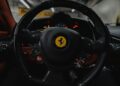 Novo carro da Ferrari chega ao Brasil sendo o mais barato no país