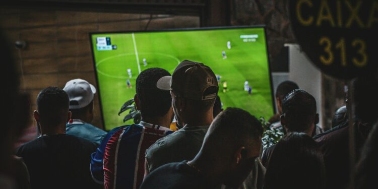 O que vai mudar com a nova TV 3.0 para quem assiste futebol