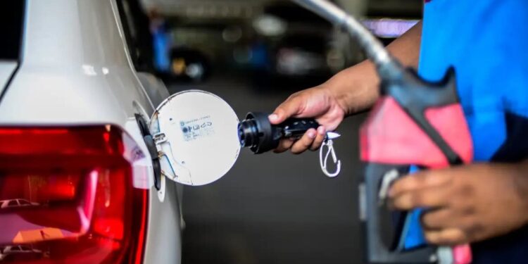 Brasileiros com veículos a diesel são alertados sobre possível desabastecimento de postos