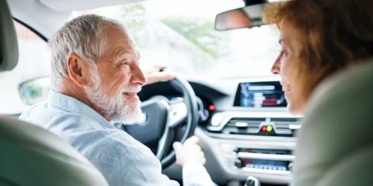 Idosos a partir de 75 anos vão perder o direito de dirigir após nova lei ser aprovada neste país