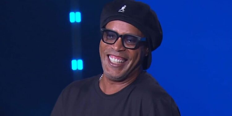 Enquanto a Globo contratou Ronaldinho Gaúcho, CazéTV escolhe outro campeão mundial para a Copa do Mundo