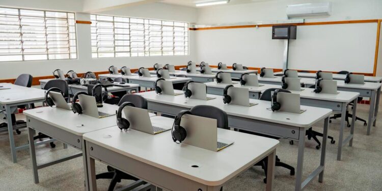 Estado onde o governador tem 79,6% de aprovação investe R$ 2 bilhões em 44 novas escolas