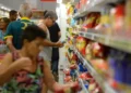 Supermercados que abrirem depois das 11 horas aos domingos vão receber multa