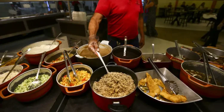 Governo confirma novo auxílio-alimentação fixado em R$ 800 para servidores civis