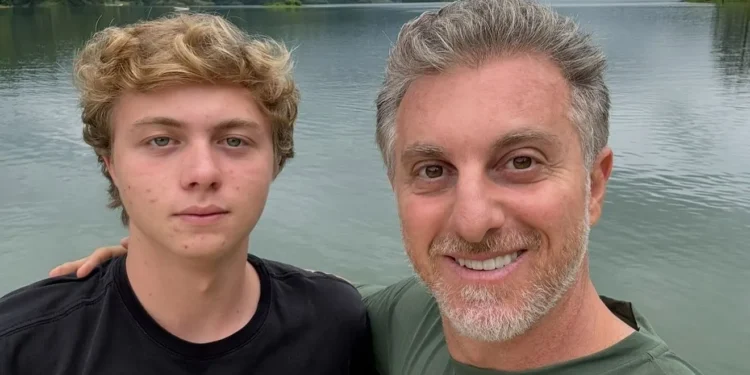 Filho de Luciano Huck não segue os passos do pai e escolhe curso que custa R$ 8.300 por mês