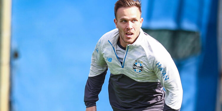Juventus quer destaque do Grêmio para ceder Arthur em definitivo