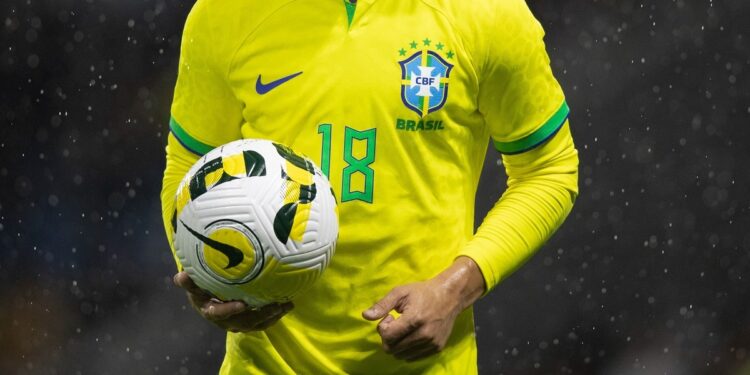 Jogador que quase não foi convocado é eleito o mais valioso da Seleção Brasileira