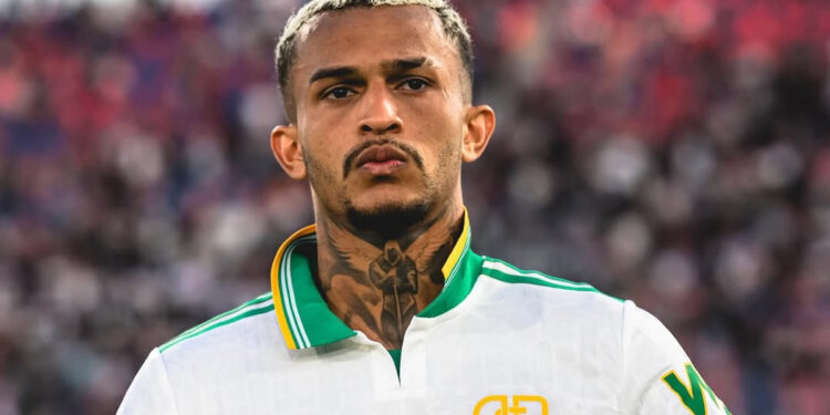 Wesley não sai da Roma e Chelsea fecha com outro lateral por R$ 325 milhões