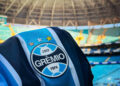 Grêmio vende atacante por R$ 11,8 milhões e encaminha a chegada de meio-campista
