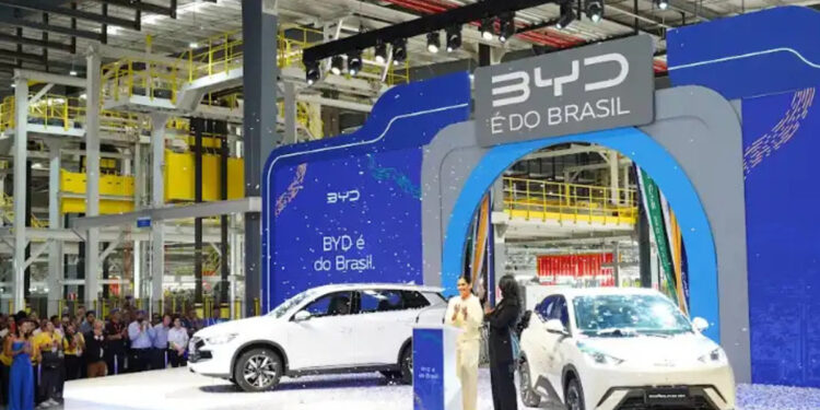 Enquanto BYD investiu R$ 5,5 bi no Brasil, rival japonesa anuncia pacote de R$ 11 bi e 2.000 novos empregos