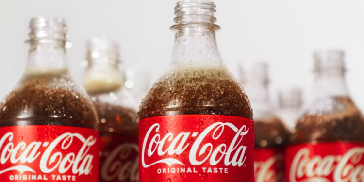 Coca-Cola dá destino surpreendente às garrafas que tiveram rótulos roubados