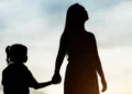 Mãe solteira com renda superior a R$ 218 pode receber Bolsa Família?