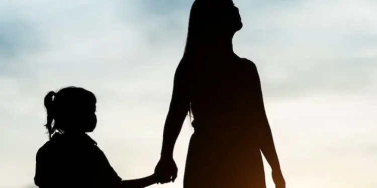 Mãe solteira com renda superior a R$ 218 pode receber Bolsa Família?