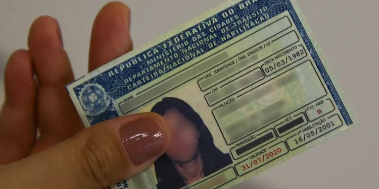 Brasileiros entre 50 e 69 anos só poderão usar novo benefício da CNH uma vez