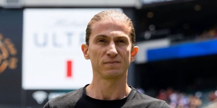 Filipe Luís recusa 3 brasileiros para acertar com clube que promete R$ 880 milhões em reforços