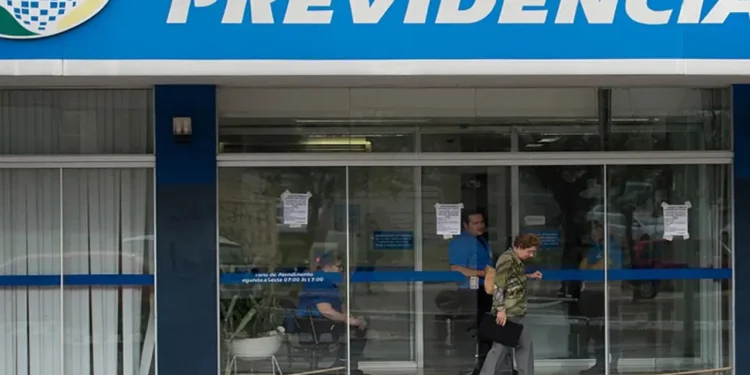INSS vai liberar R$ 1.621 por mês a menores de 18 anos que estiverem nesta situação