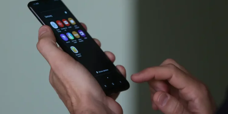 A mudança no Bolsa Família para quem usa celular Android