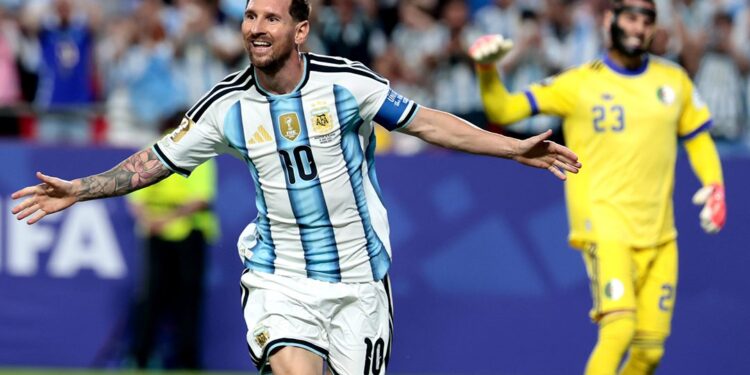 Entenda o sinal que Messi fez após o 17° gol em Copas
