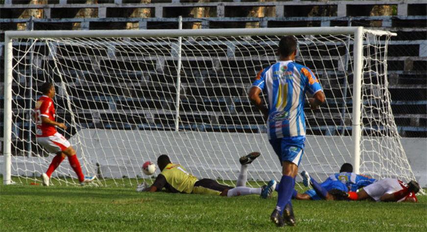 Tufão volta à Colina com estilo e derrota time de Aderbal Lana