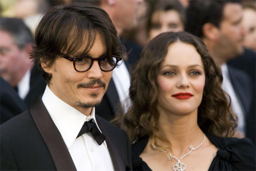 Esposa de Johnny Depp nega rumores de separação