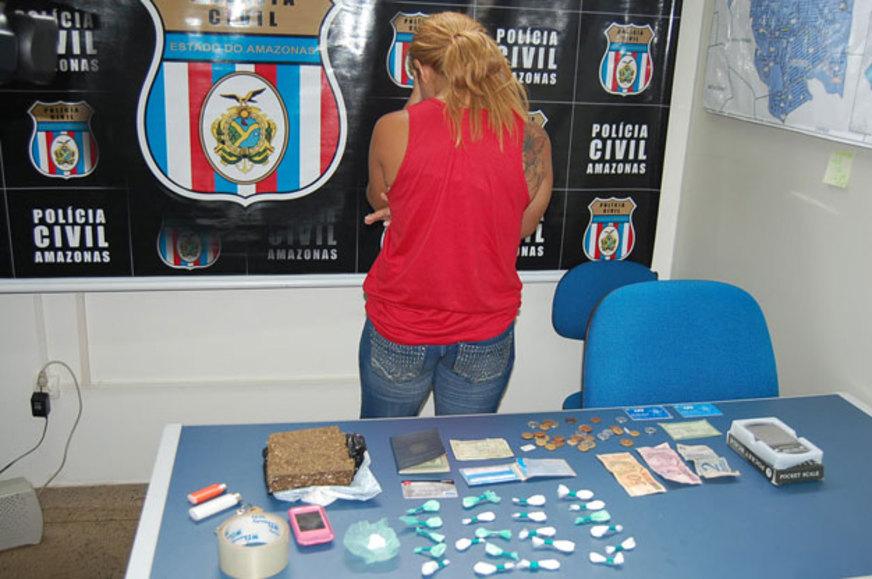Mulher é presa com drogas na Zona Sul de Manaus