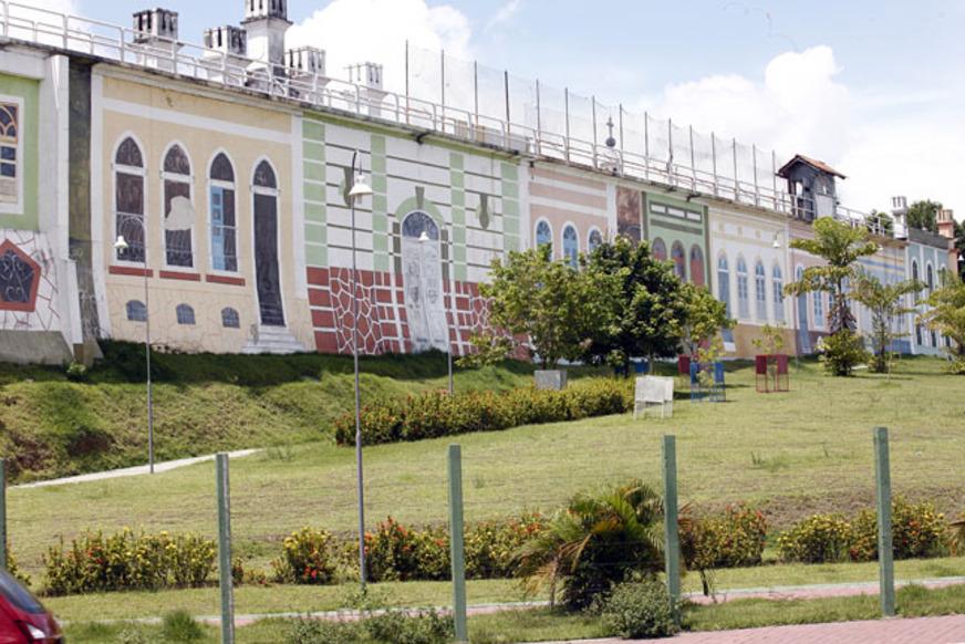 Cores e formas ilustram ruas de Manaus