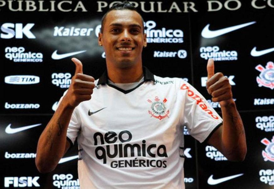 Elton dispara: ‘Diferença de estrutura é muito grande’