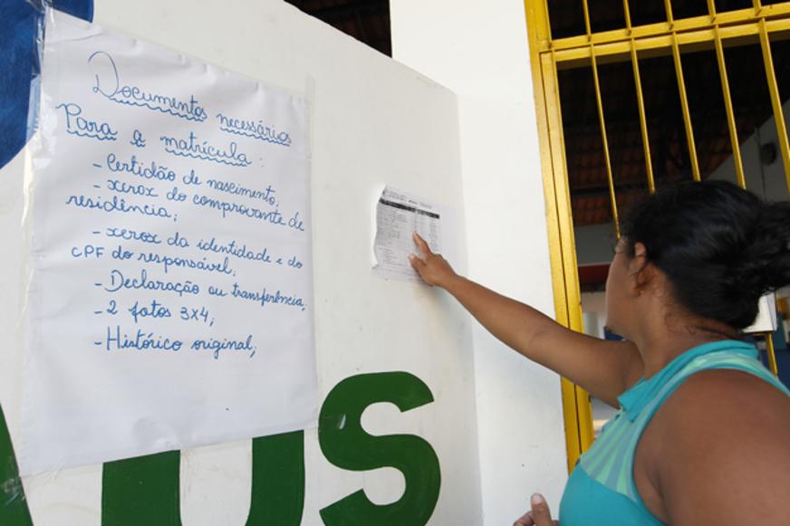 Pais têm dúvidas sobre matrícula na rede pública