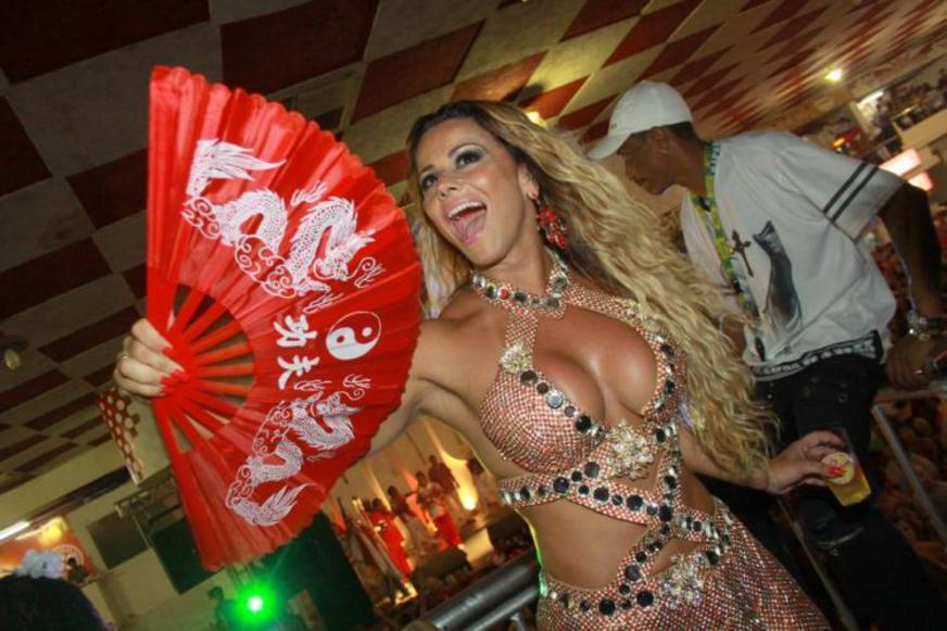 Viviane Araújo é a capa da “Sexy” de fevereiro