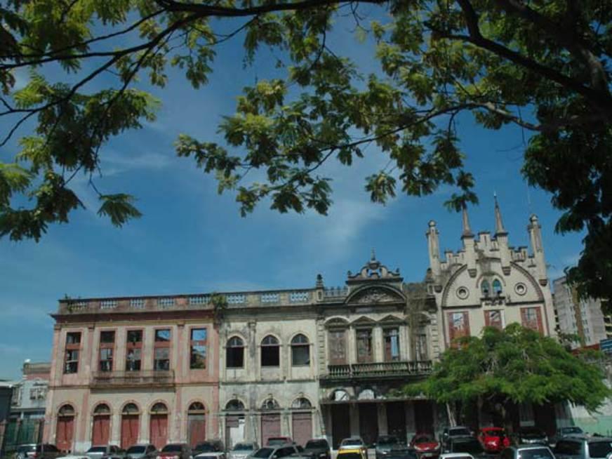 Prefeito de Manaus contesta tombamento do Centro Histórico da cidade